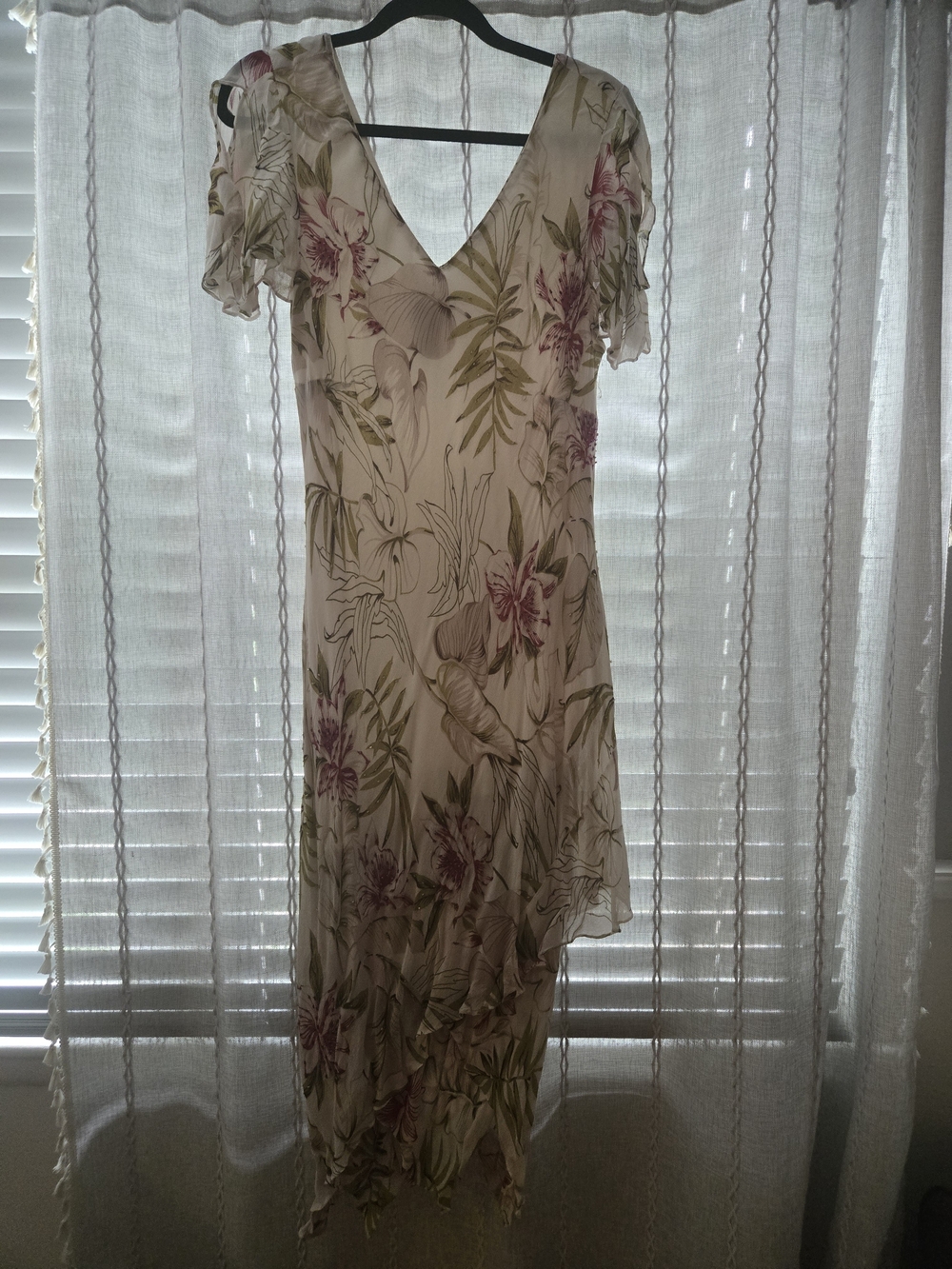 Vintage Eva Blue - Floral V-Neck Ruffle Hem Dress in Cream and Pink
